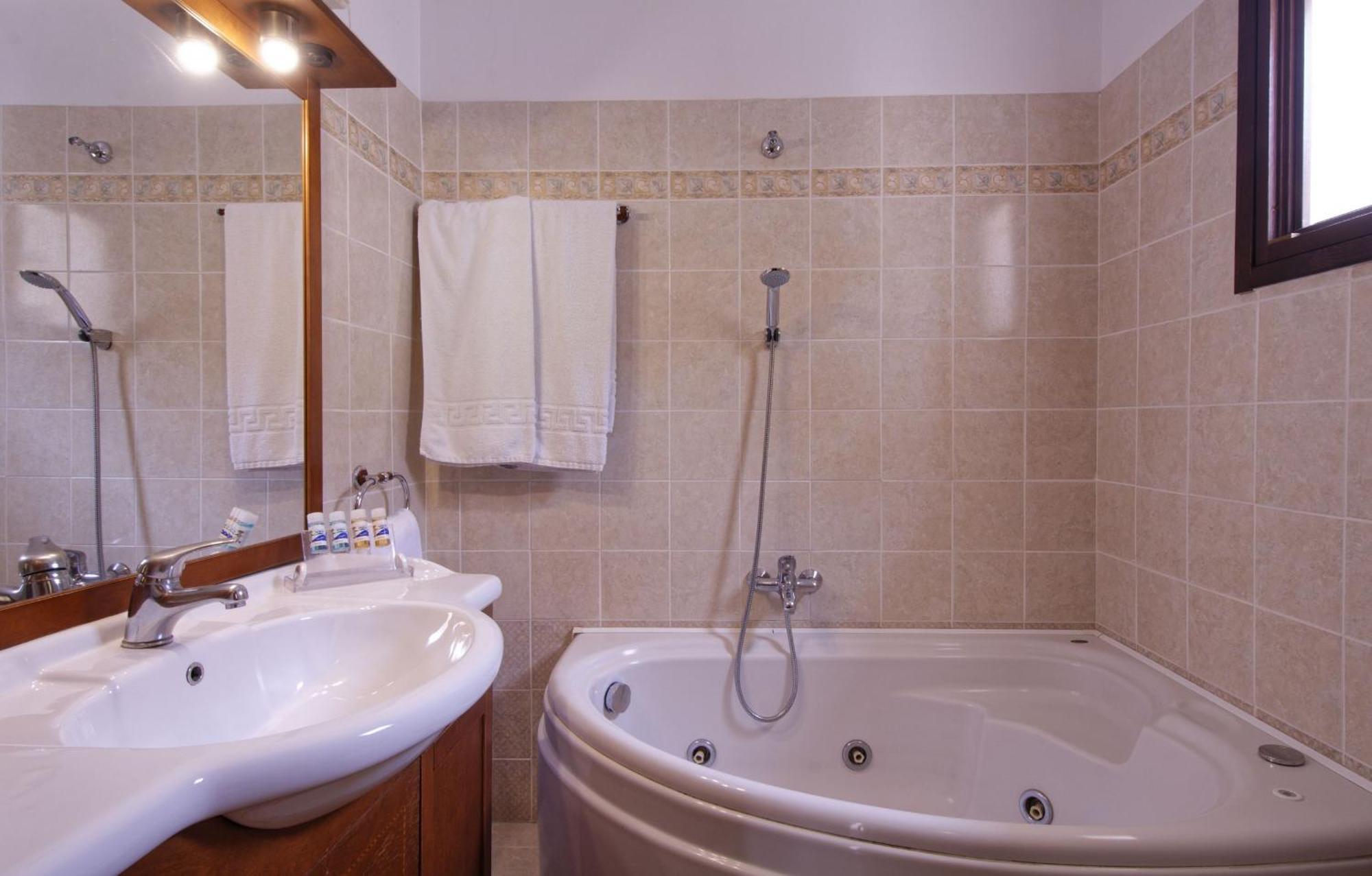 Enalion Hotel Кала-Нера Экстерьер фото